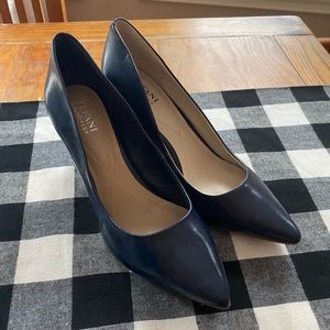 Alfani Jueles navy leather pumps, size 8.5W